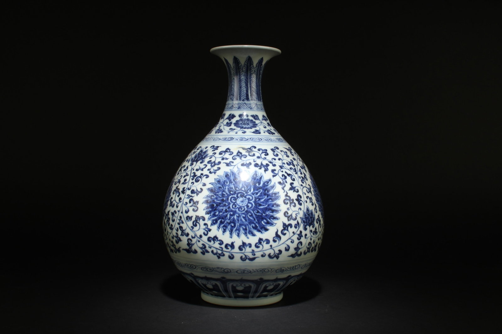 A Blue & White Porcelain Vase (1 of 6)