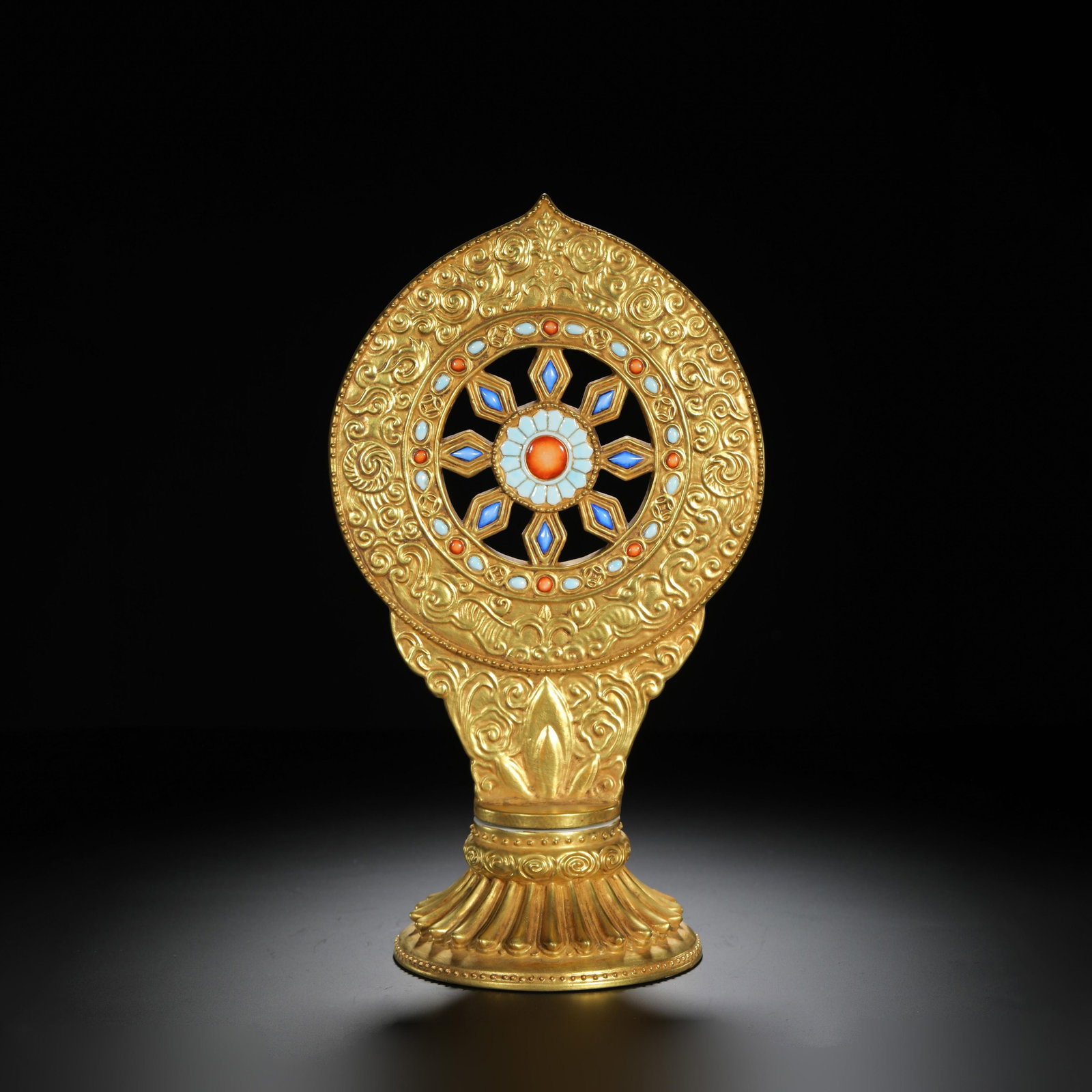 Gilt Dharma Chakra