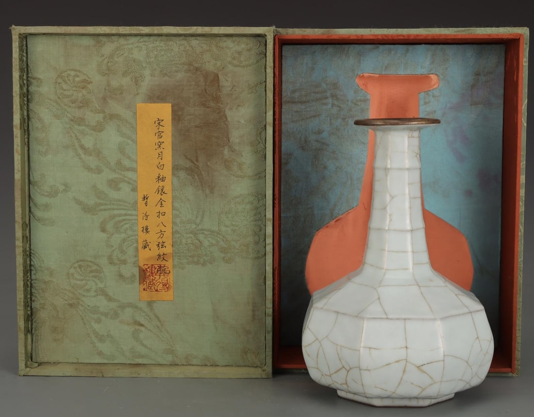 A Guan Ware Moon-White Glazed Octagonal Vase (1 of 9)