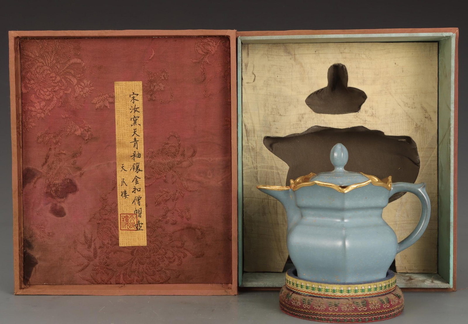 A Guanyao Vase with Box: A Guanyao Vase with Box. Height: 8.78in; Diameter: 4.53in.