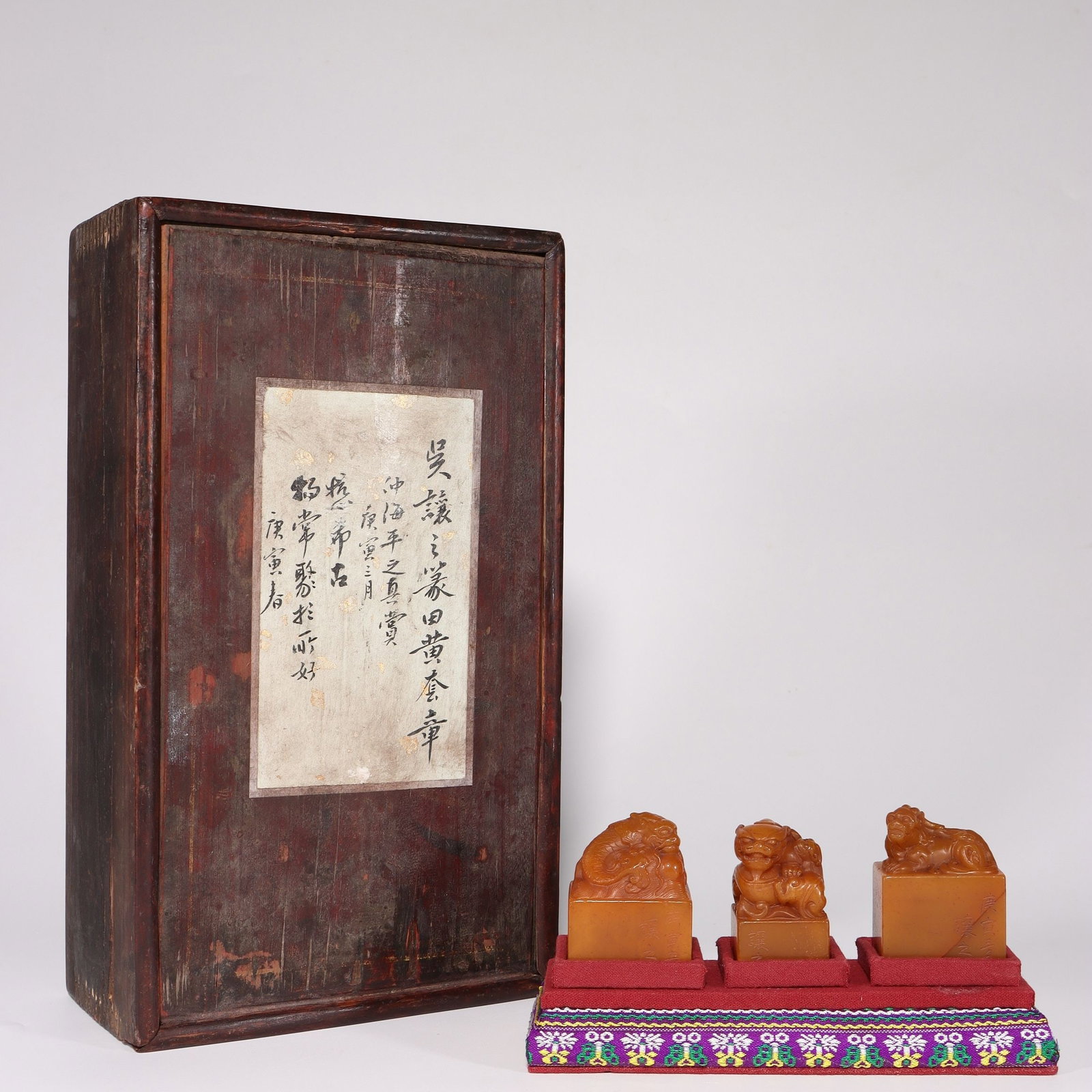 A Set of Shoushan Stone Seals With Box: A Set of Shoushan Stone Seals With Box. Height: 1.85in; Length: 1.46in; Width: 1.18in; Weight: 3.42oz. Height: 1.73in; Length: 1.06in; Width: 0.79in; Weight: 2.22oz. Height: 1.89in; Length: 1.46in;