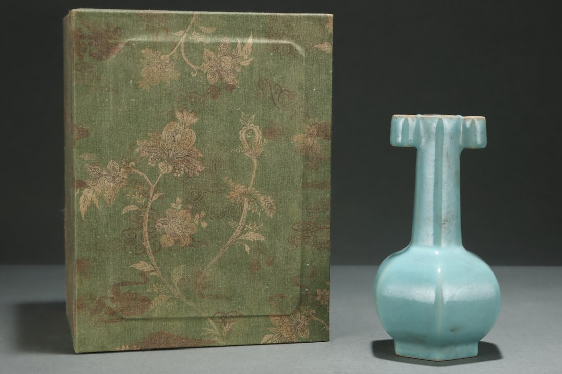 A Ru Ware Celadon Hexagonal Vase - 2