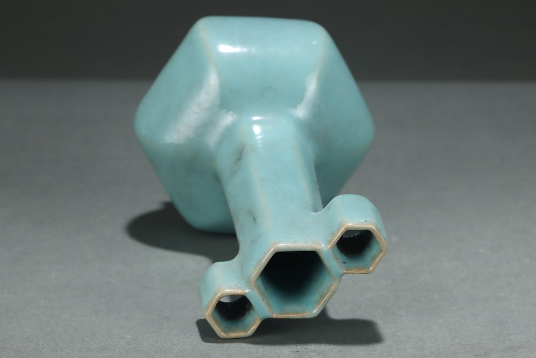 A Ru Ware Celadon Hexagonal Vase - 7