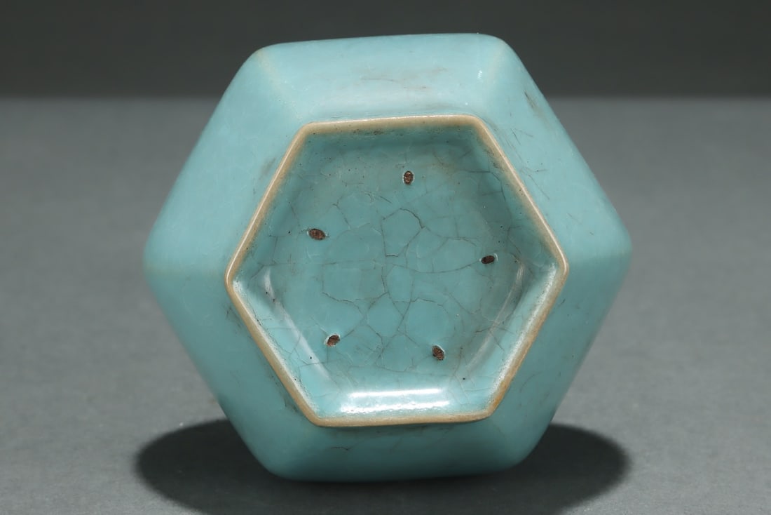 A Ru Ware Celadon Hexagonal Vase - 9