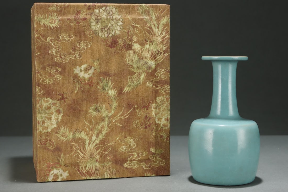 A Ru Ware Celadon Vase - 2