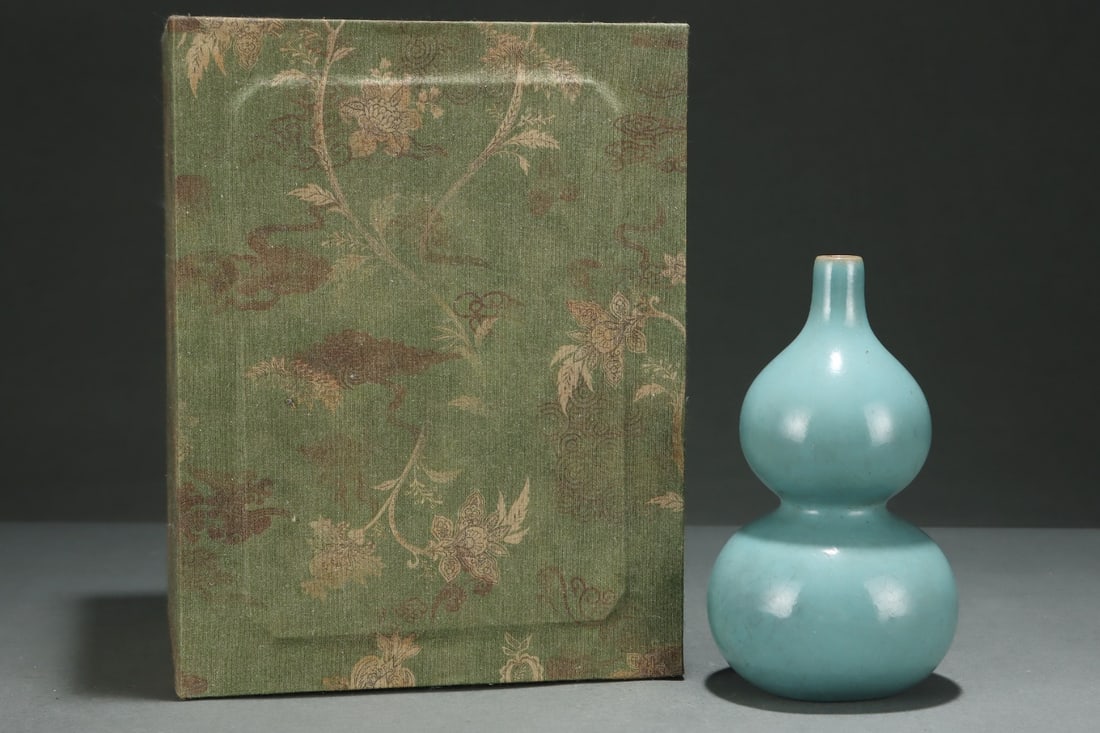 A Ru Ware Celadon Vase - 2