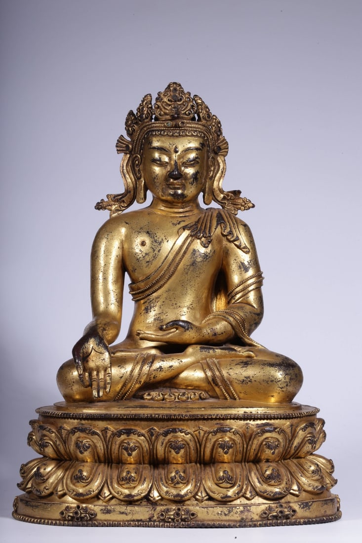 A Gilt Bronze Buddha Statue: A Gilt Bronze Buddha Statue. Height: 11.42in; Length: 8.27in; Width: 5.91in; Weight: 164.39oz.