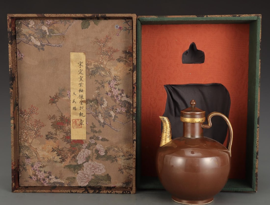 A Ding Ware Purple Glazed Ewer (1 of 9)