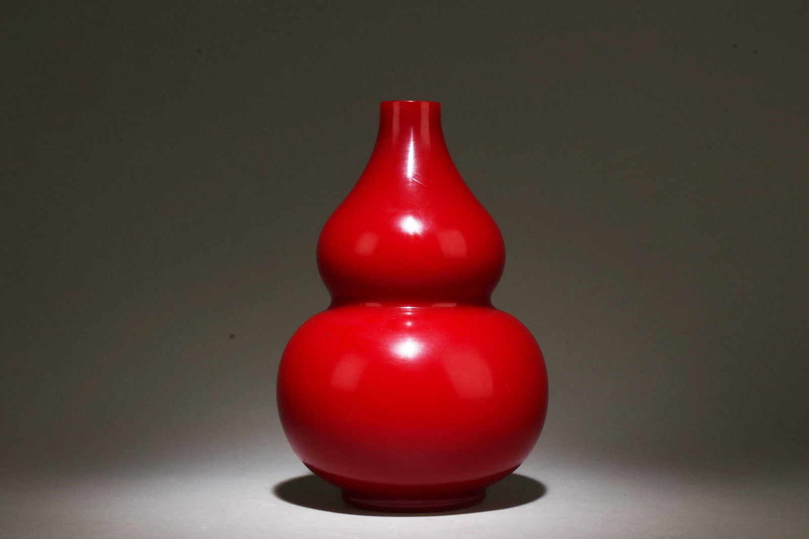 A Peking Glass Double Gourd Vase (1 of 4)