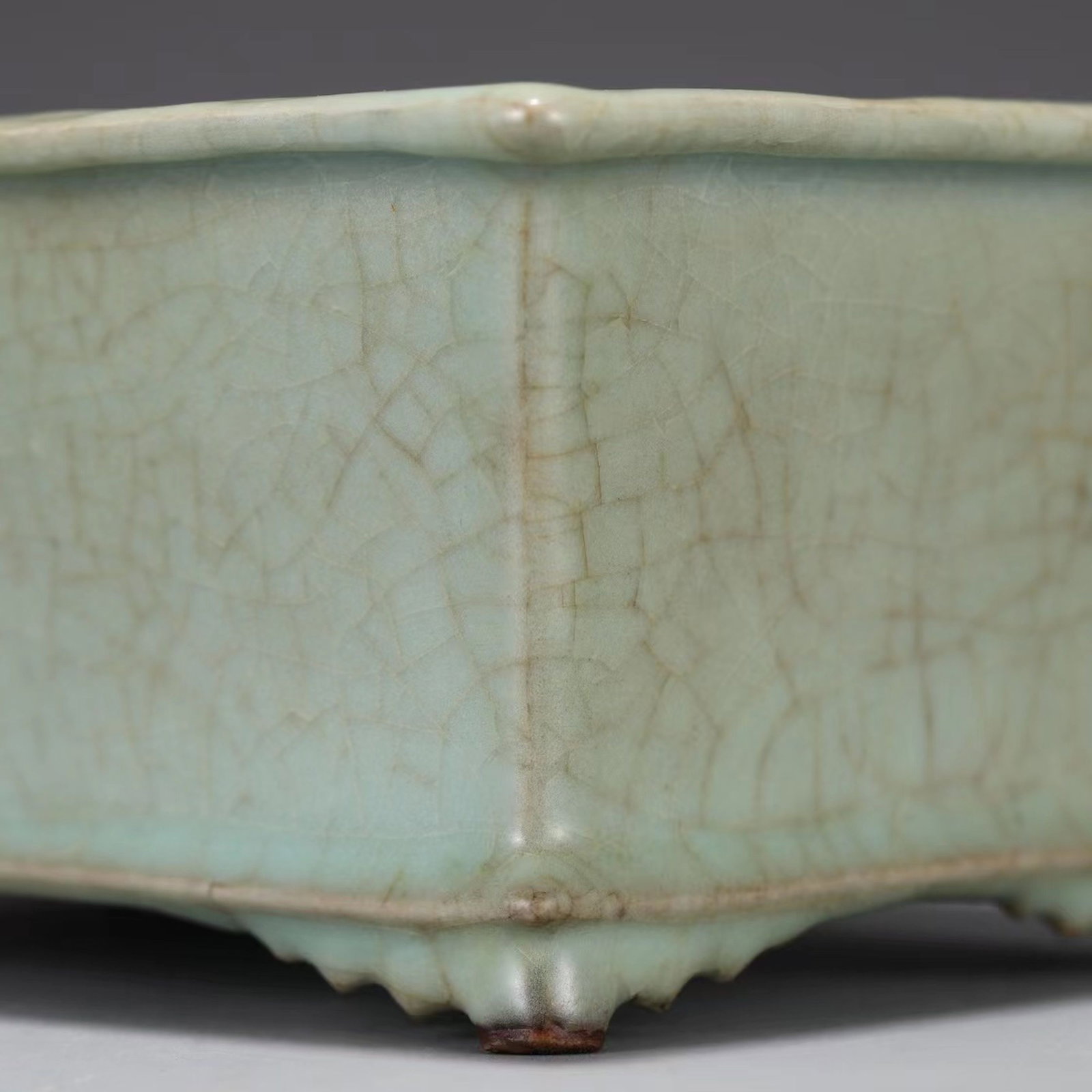 A Guan Type Green Glazed Rectangular shaped Pot - 3