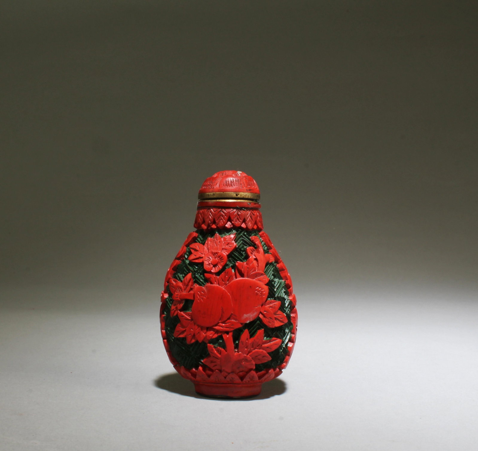 A Cinnabar Lacquer Snuff Bottle - 2