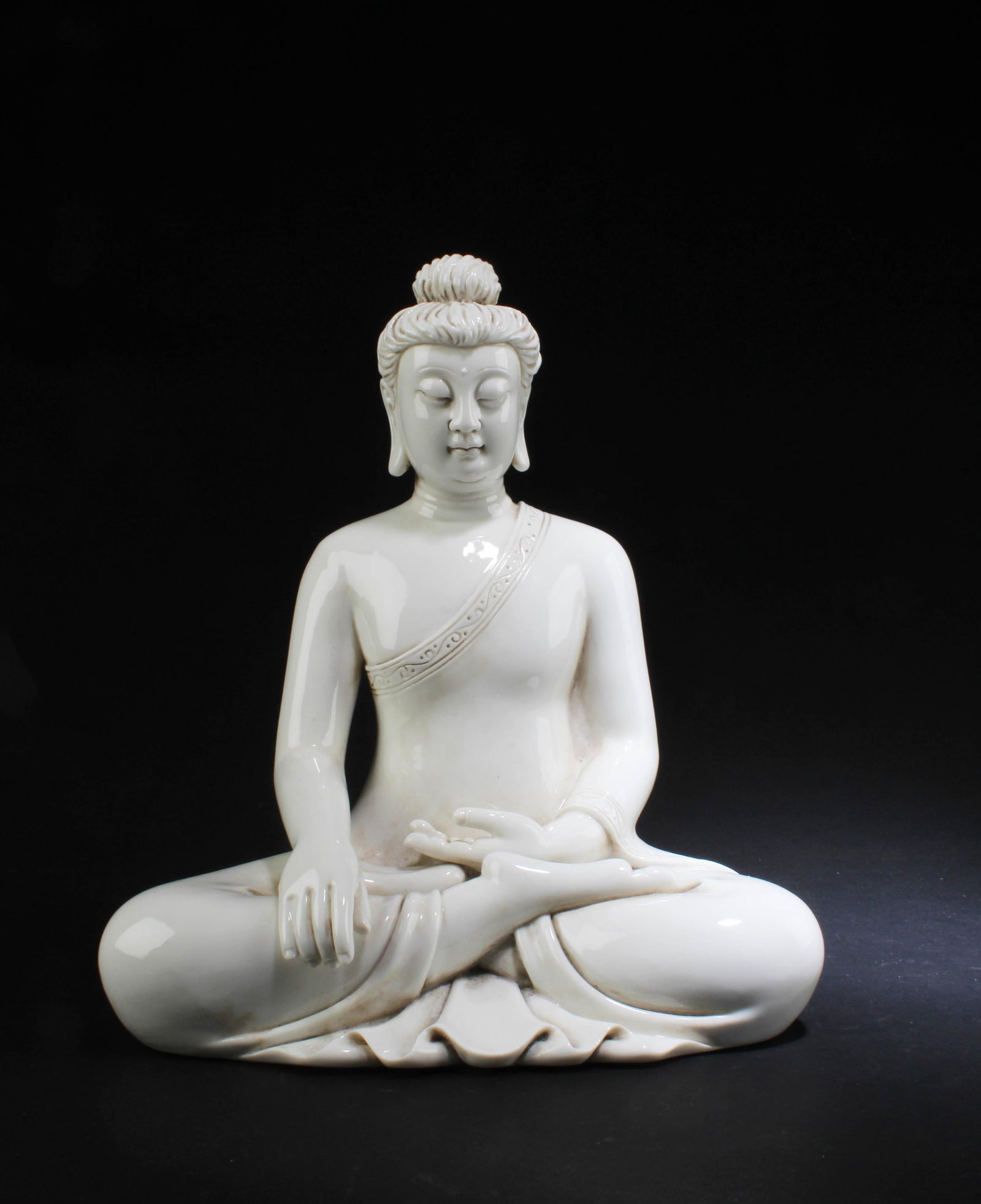 Chinese Blanc De Chine Buddha Statue: Chinese Blanc De Chine Buddha Statue. Height: 11.5"