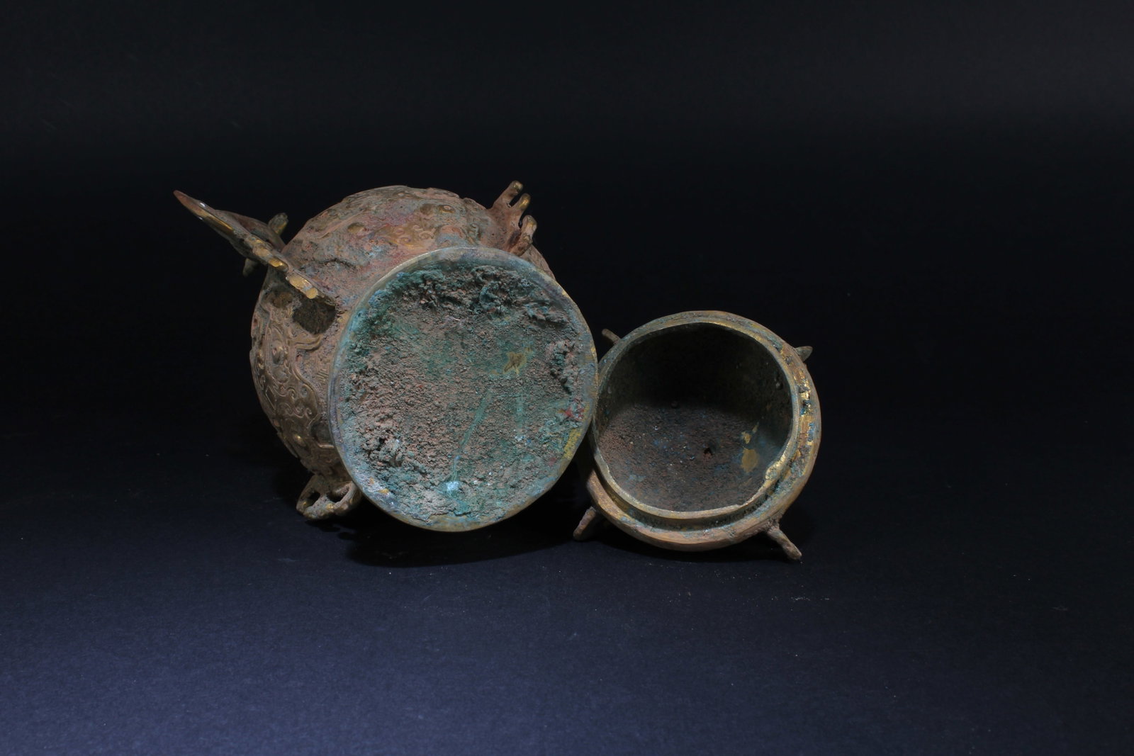A Bronze Archaic Container - 7
