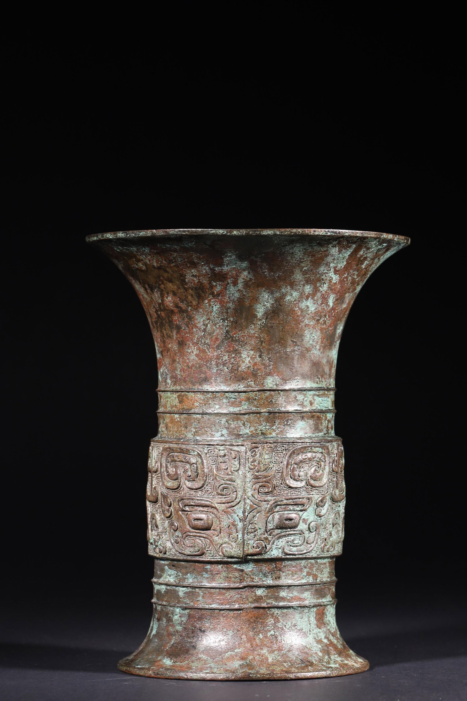 A BRONZE ZUN VESSEL WITH TAOTIE MOTIFS - LATE SHANG DYNASTY (1 of 7)