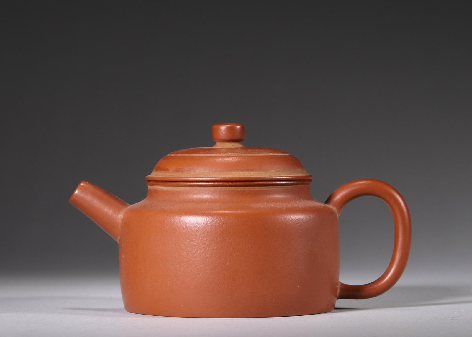 A CINNABAR CLAY DEZHONG STYLE ZISHA TEAPOT, QING DYNASTY (1 of 7)