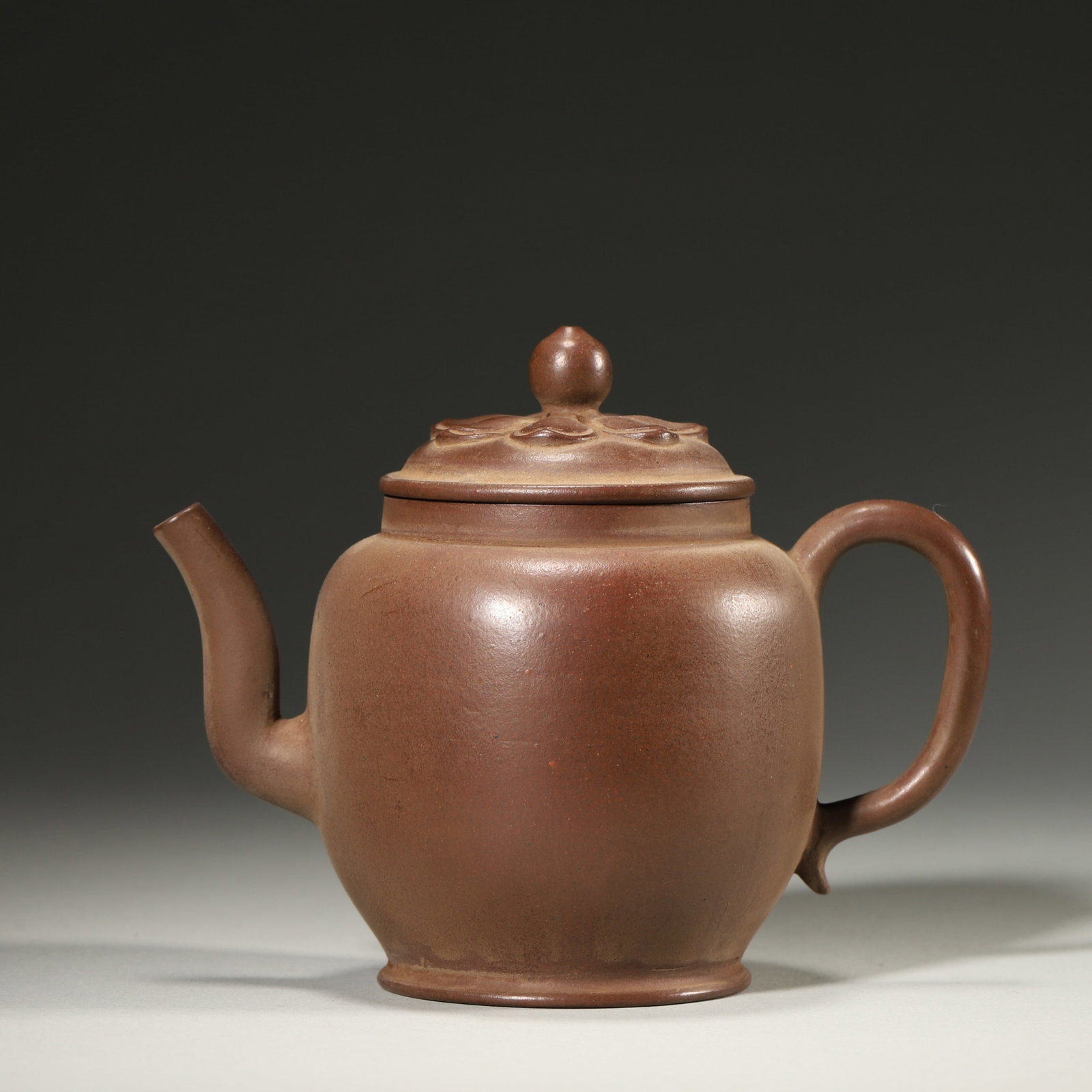QING DYNASTY PURPLE CLAY LINGHUA TEAPOT: Length 13.5cm Width 8.5cm Height 11cm