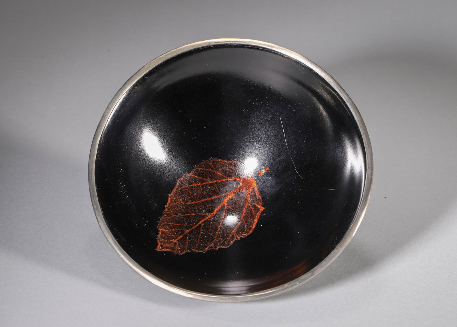 SONG DYNASTY BLACK GLAZE LEAF PATTERN RIM-MOUNTED BOWL (1 of 5)