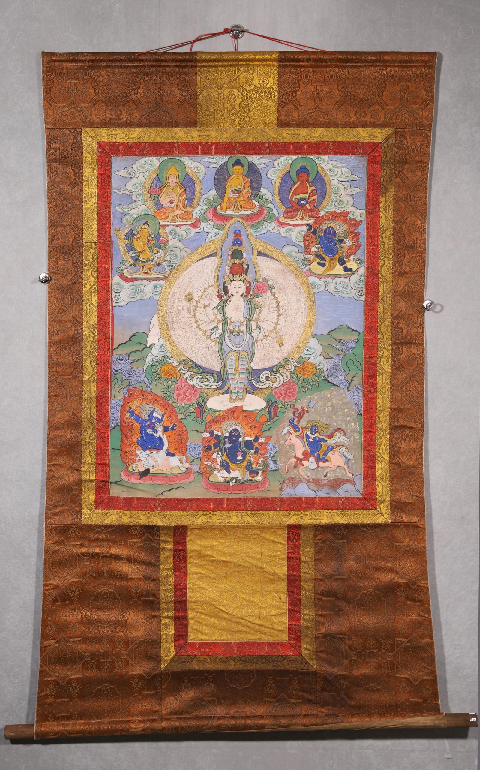 AN ELEVEN-HEADED THOUSAND-ARMED AVALOKITESHVARA THANGKA - QING DYNASTY (1 of 11)