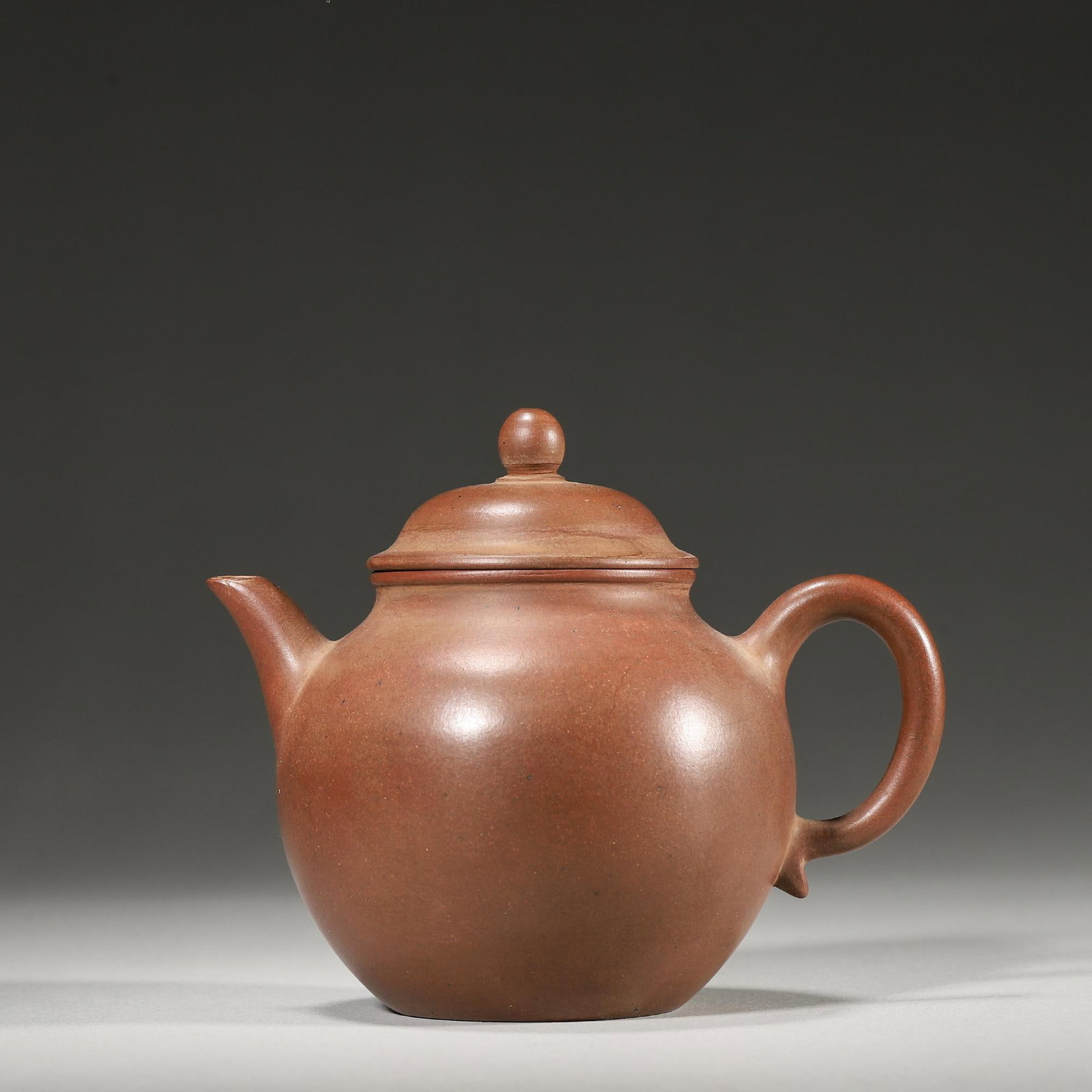 QING DYNASTY PURPLE CLAY BAMBOO HAT TEAPOT: Length 11cm Width 8cm Height 9cm