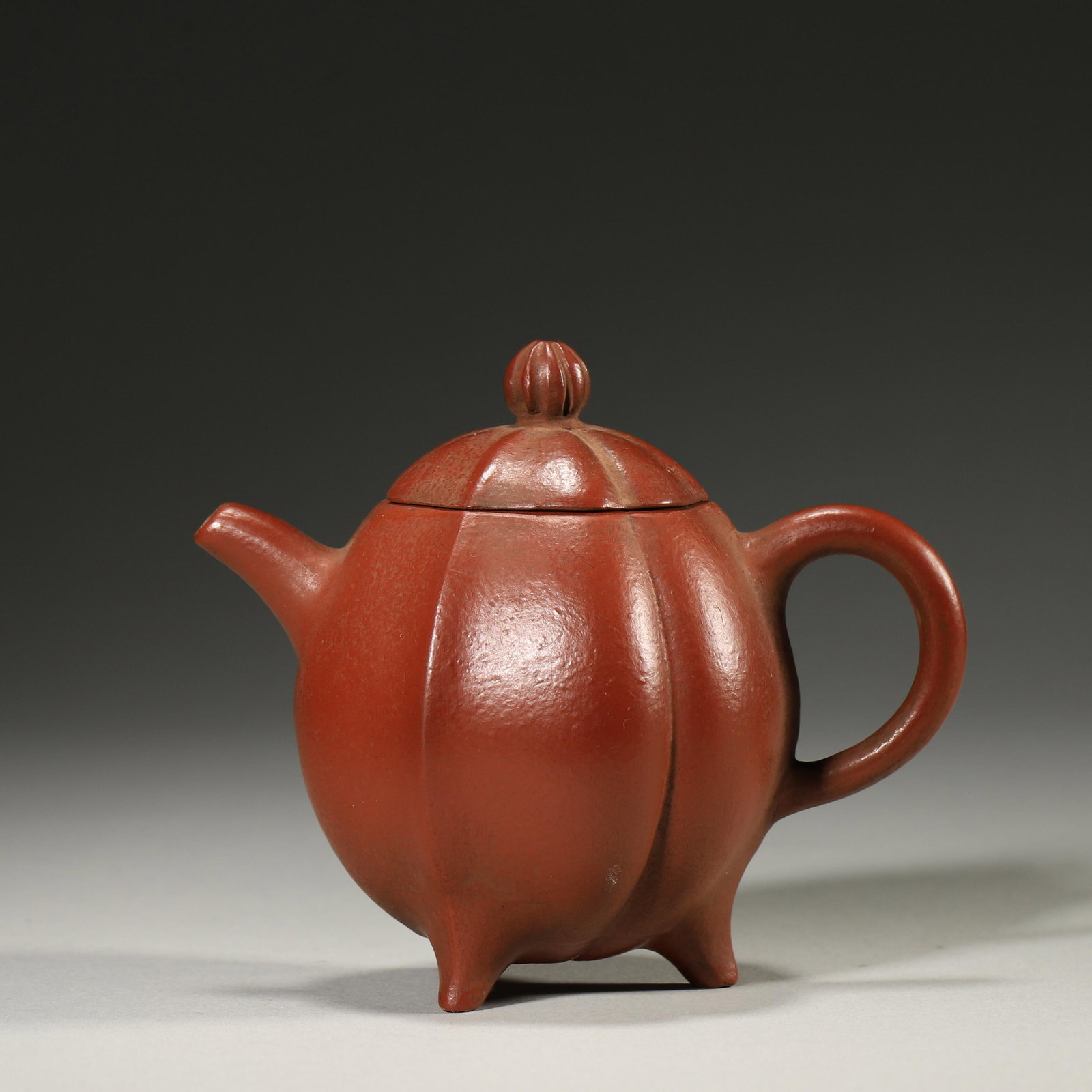 QING DYNASTY PURPLE CLAY MELON RIBBED TRIPOD TEAPOT: Length 10.5cm Width 7cm Height 8.5cm