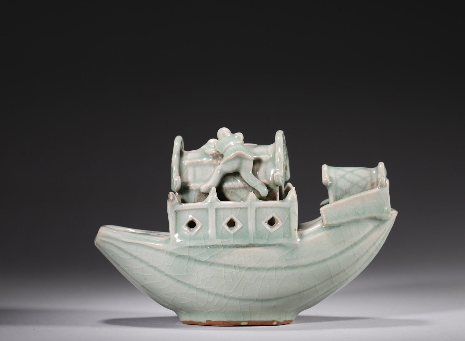 SONG DYNASTY QINGBAI PORCELAIN BOAT-SHAPED WATER DROPPER WITH FIGURE PATTERN (1 of 6)