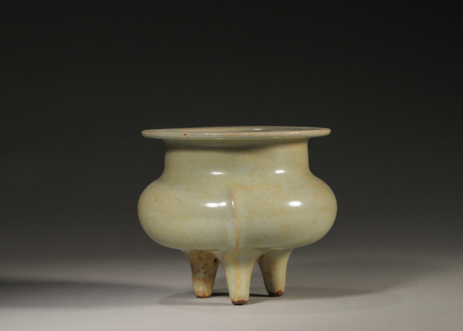 SONG DYNASTY CELADON GLAZE LI-STYLE CENSER (1 of 7)