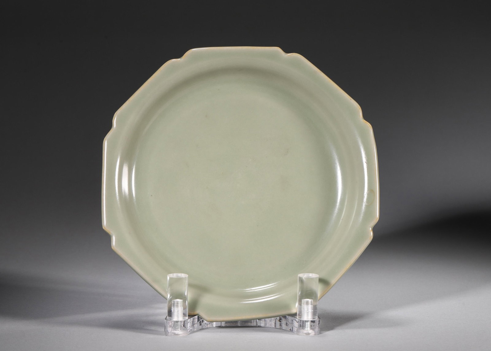 SONG DYNASTY CELADON GLAZE OCTAGONAL PLATE WITH BEVELED CORNERS (1 of 5)