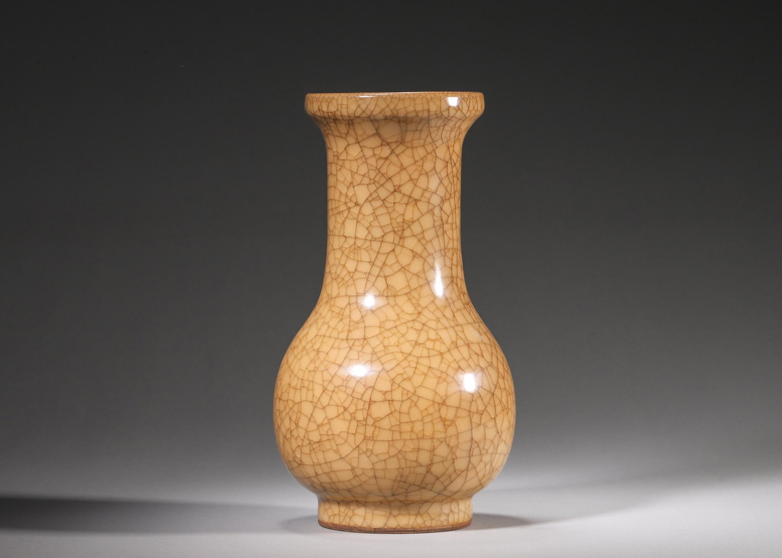 SONG DYNASTY BEIGE GLAZE CRACKLE GLAZE CHOPSTICK VASE: Diameter 11cm Height 21cm