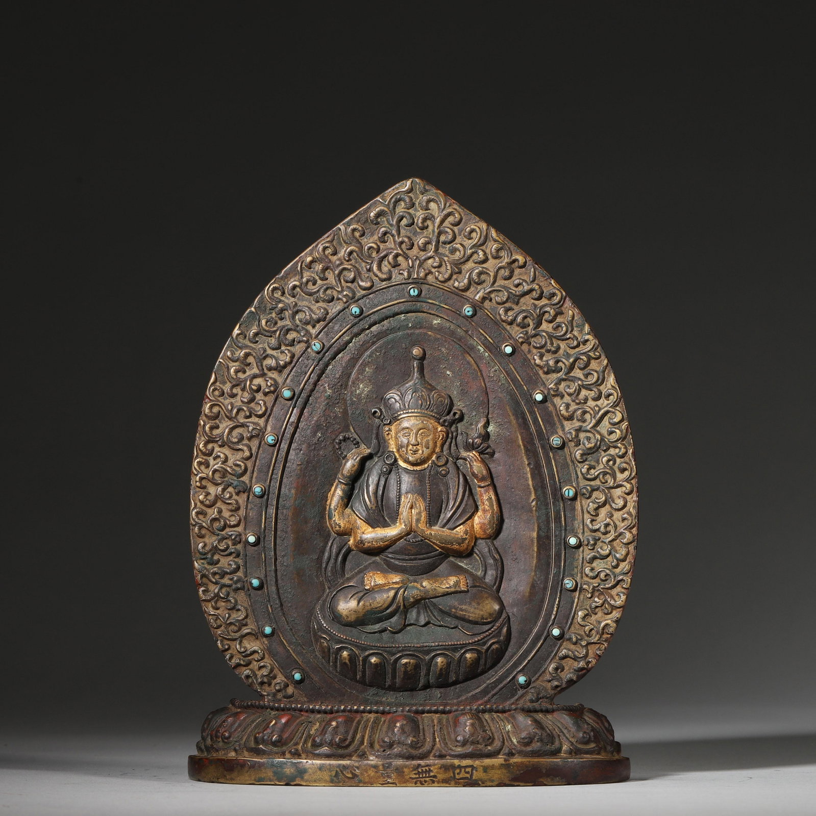 A GILT-BRONZE TURQUOISE-INLAID FOUR-ARMED AVALOKITESHVARA PLAQUE, MARK AND PERIOD OF QIANLONG: L: 12cm (4.72in) Thk: 4cm (1.57in) H: 16.6cm (6.54in) Weight: 1249g (2.75lb)This 1760 Qianlong gilt-bronze turquoise-inlaid plaque features a high-relief Four-Armed Avalokiteshvara, with imperial insc