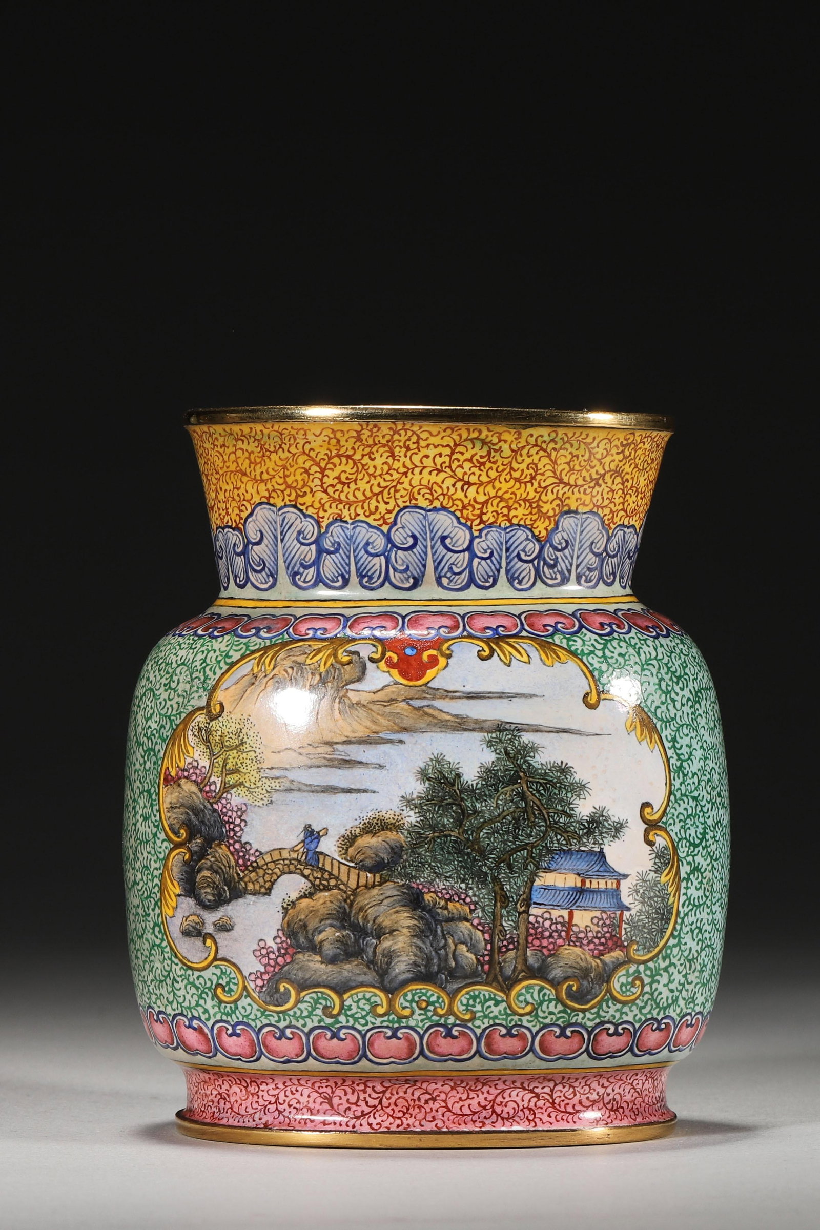 AN ENAMELED COPPER VASE WITH LANDSCAPE PANELS, QIANLONG PERIOD: 8.0cm x 6.0cm x 10.0cm,381.0g (3.15in x 2.36in x 3.94in,WT 0.84lb)This enameled copper vase features landscape scenes within gilt-framed panels, with a Qianlong mark. It showcases fine craftsmanship t