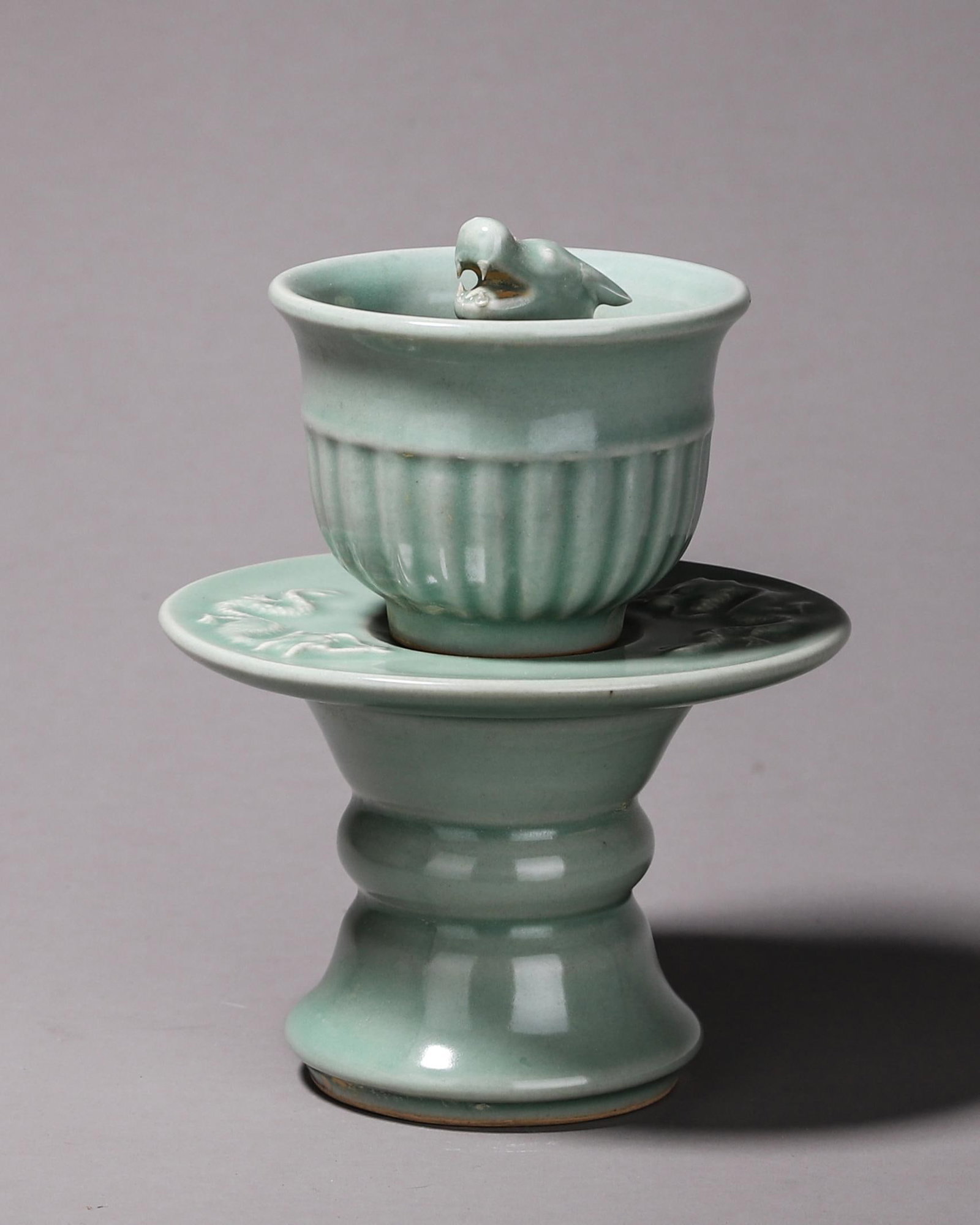 SONG DYNASTY LONGQUAN KILN CUP STAND WITH DRAGON HEAD DECORATION: W: 12cm H: 16cm