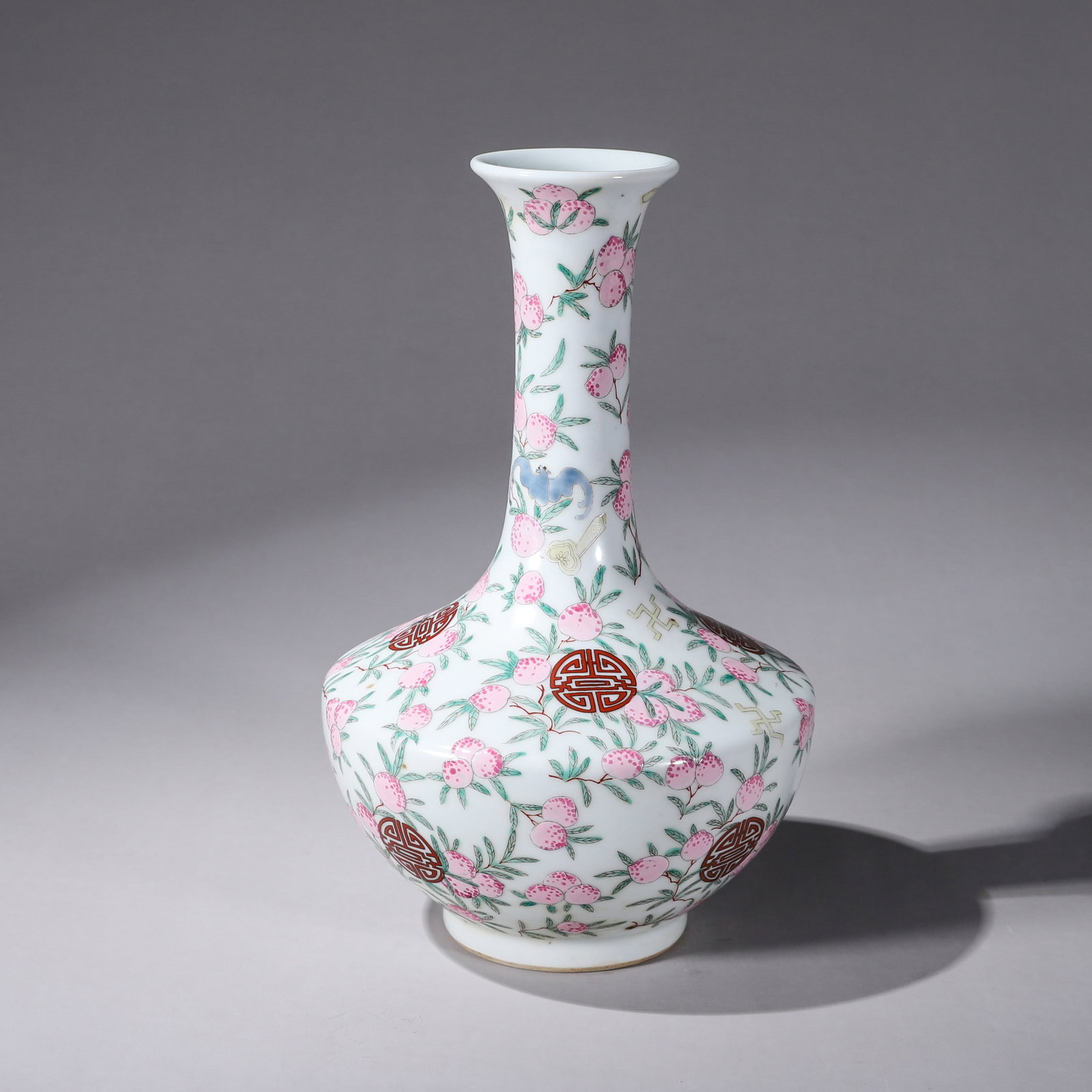 QING DYNASTY FAMILLE ROSE LONG-NECK VASE WITH MULTIPLE SONS & BLESSING MOTIFS: D: 13cm H: 23cm WT: 880g