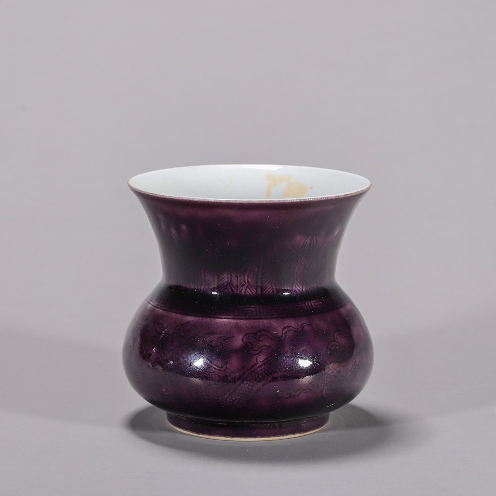 QING DYNASTY PURPLE GOLD GLAZE SPITTOON WITH DRAGON AND PHOENIX PATTERN: 8x 8.5cm
