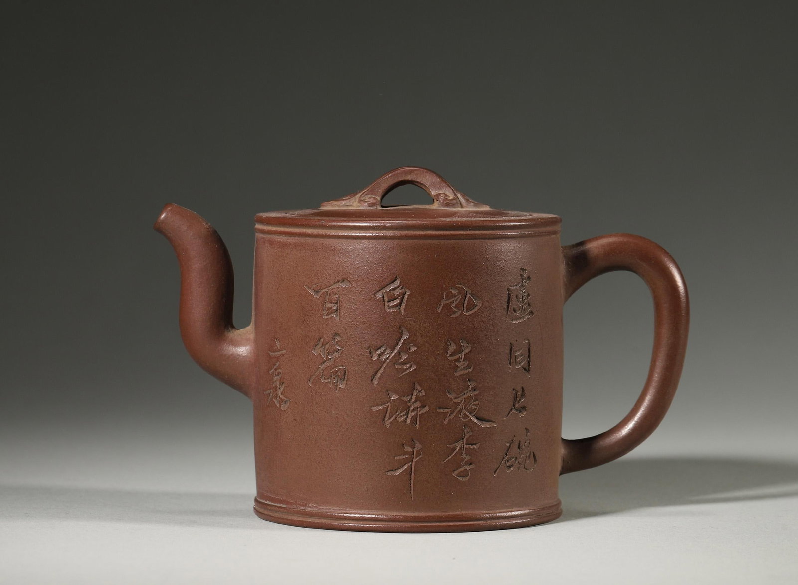 QING DYNASTY PURPLE CLAY POEM INSCRIBED JIZHI TEAPOT: Length 13cm Width 7.5cm Height 8.5cm