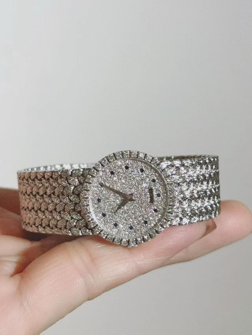 PIAGET 18K WHITE GOLD EGG PLATTER STARRY SKY SAPPHIRE ONE-PIECE MANUAL MECHANICAL WATCH: Case diameter 24*27mm, chain length 15.8cm, total weight 60.7g