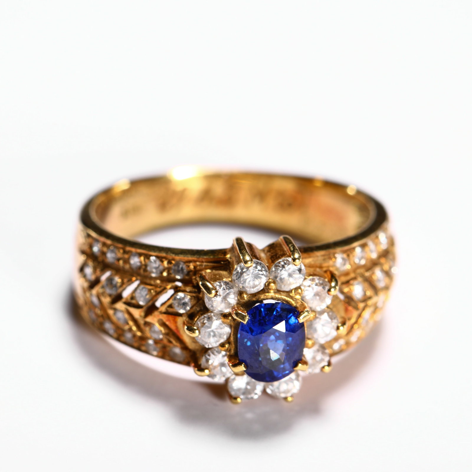 18K DIAMOND SAPPHIRE RING: Mouth of ring:12 Weight:4.3g