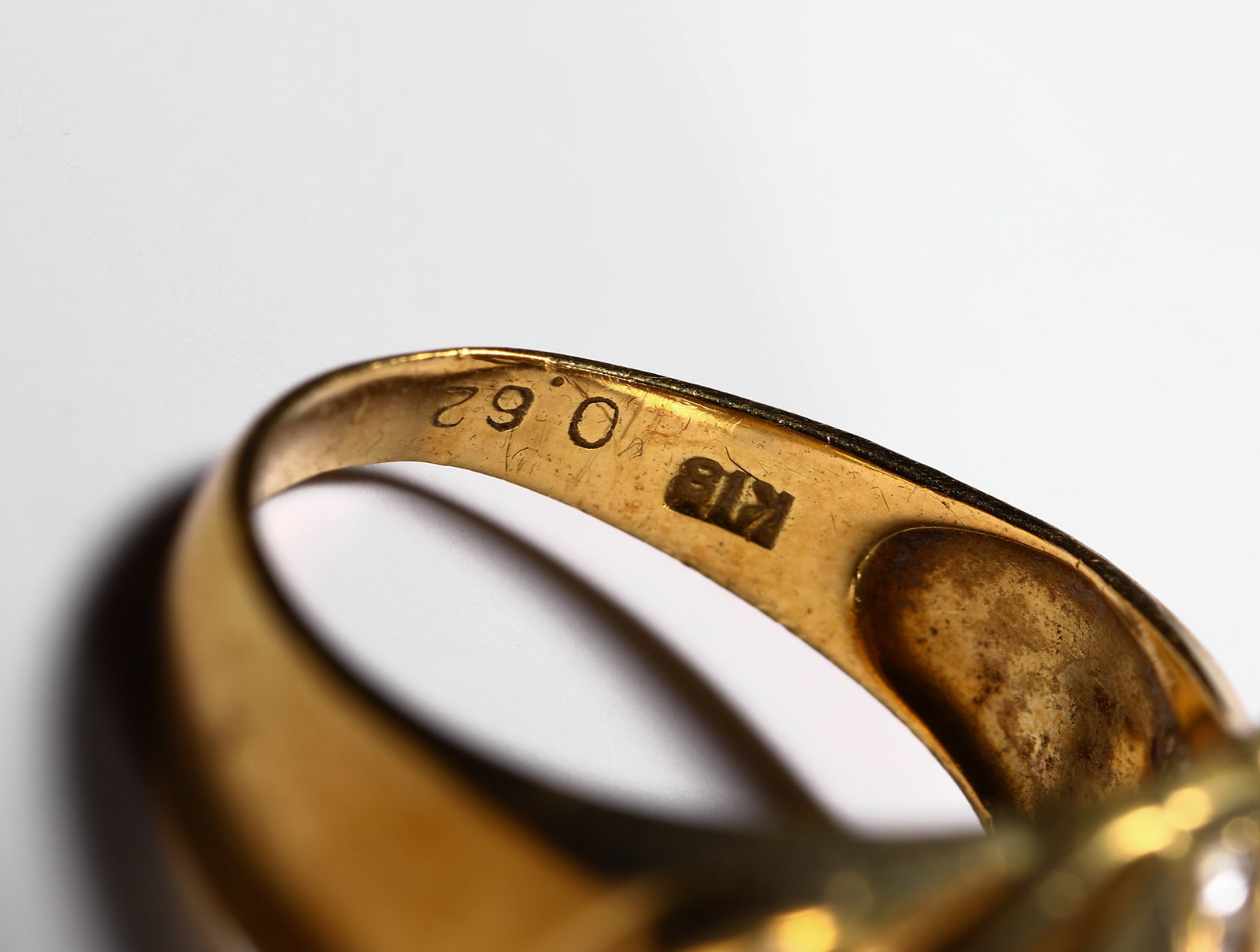 18K GOLD RING - 3