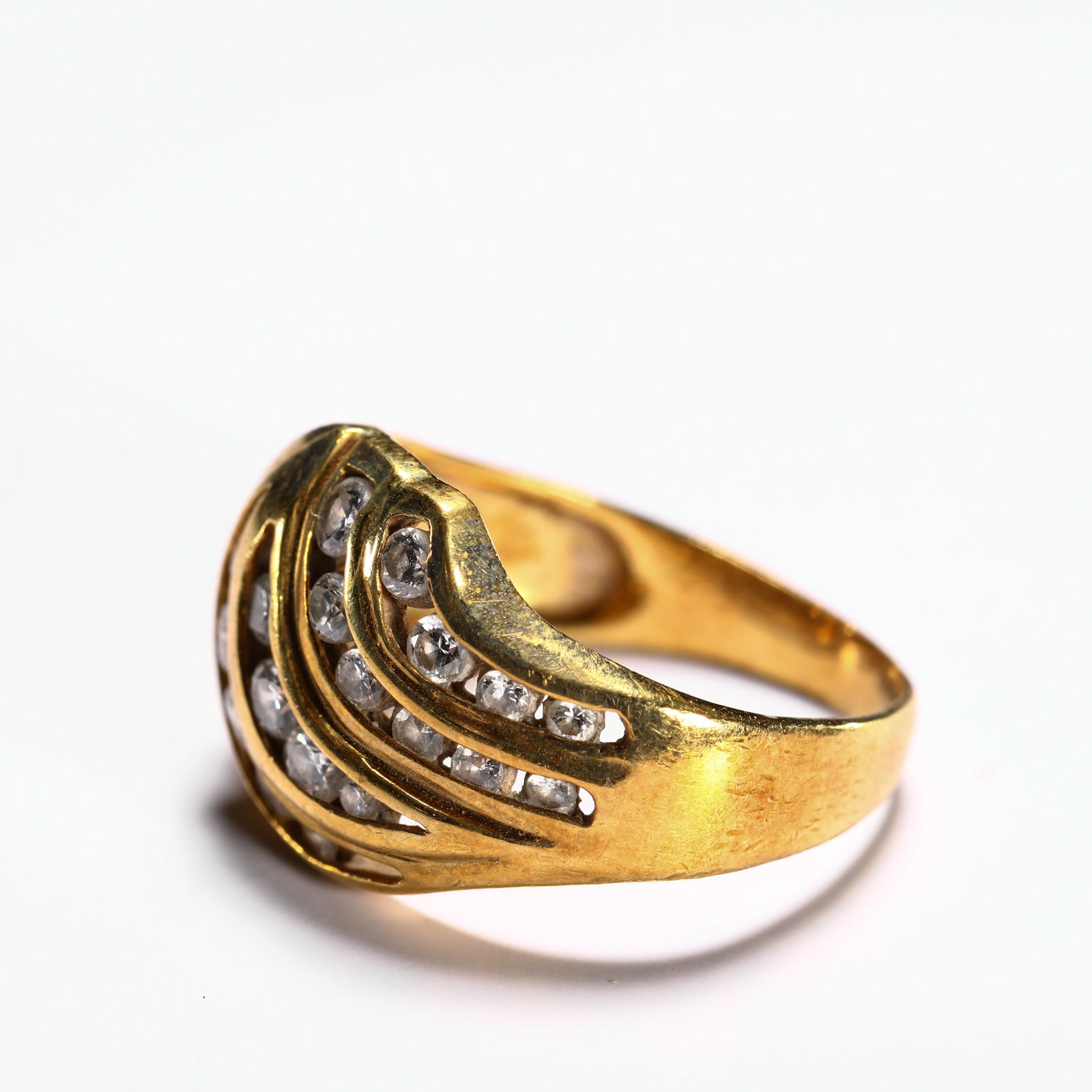 18K GOLD RING - 5