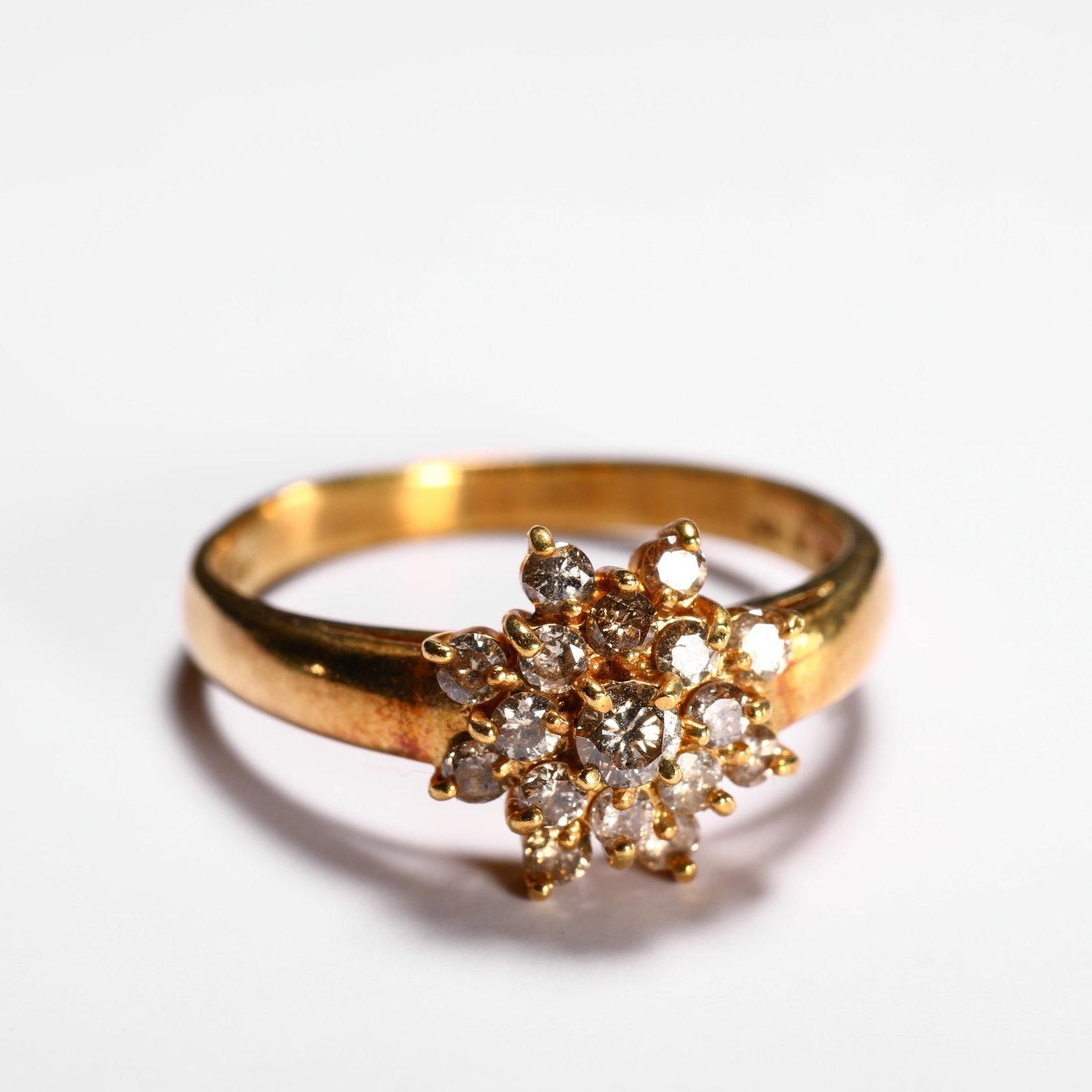 18K RUBY RING: Mouth of ring:11 Weight:2.9g
