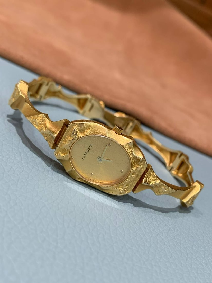 LAPPONIA 18K GOLD IRREGULAR SCULPTURE WATCH: Weight: 32.5g, length: 18.5cm, dial diameter: 17.5x24.5mm