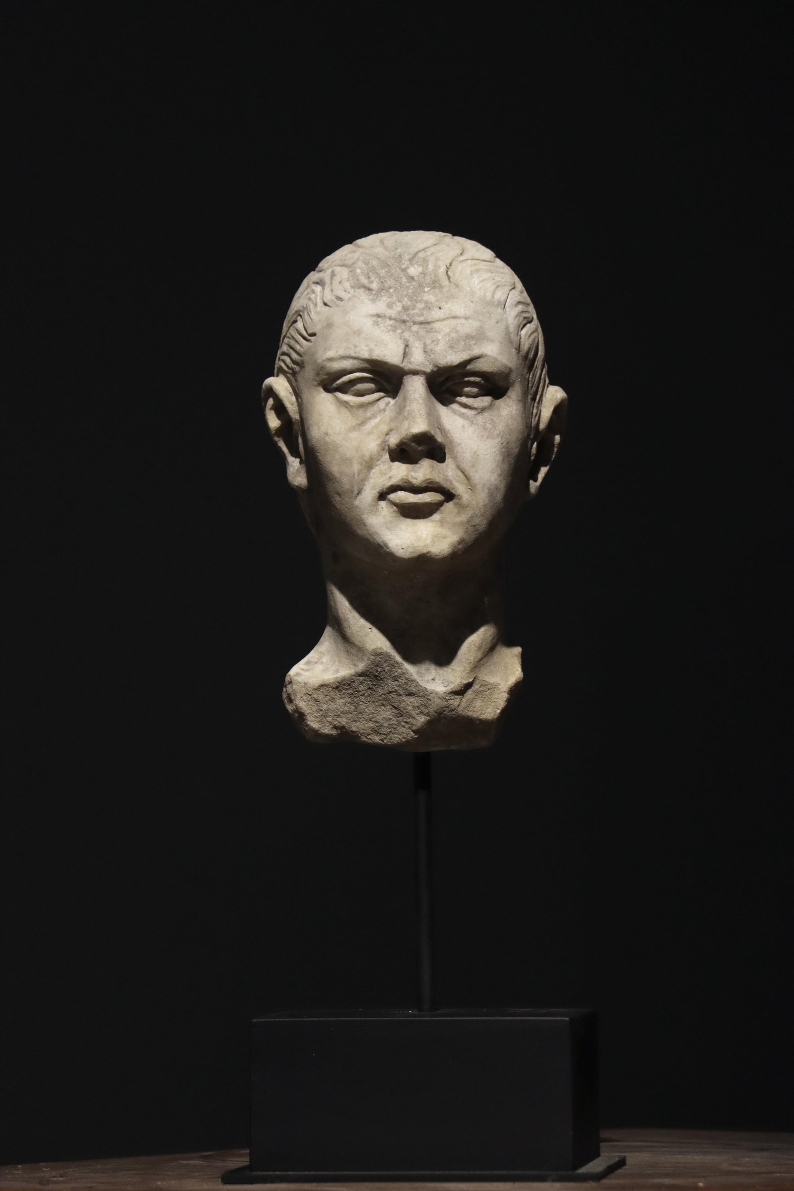 A 3TH-CENTURY ANCIENT GREEK STONE-CARVED HEAD (1 of 7)