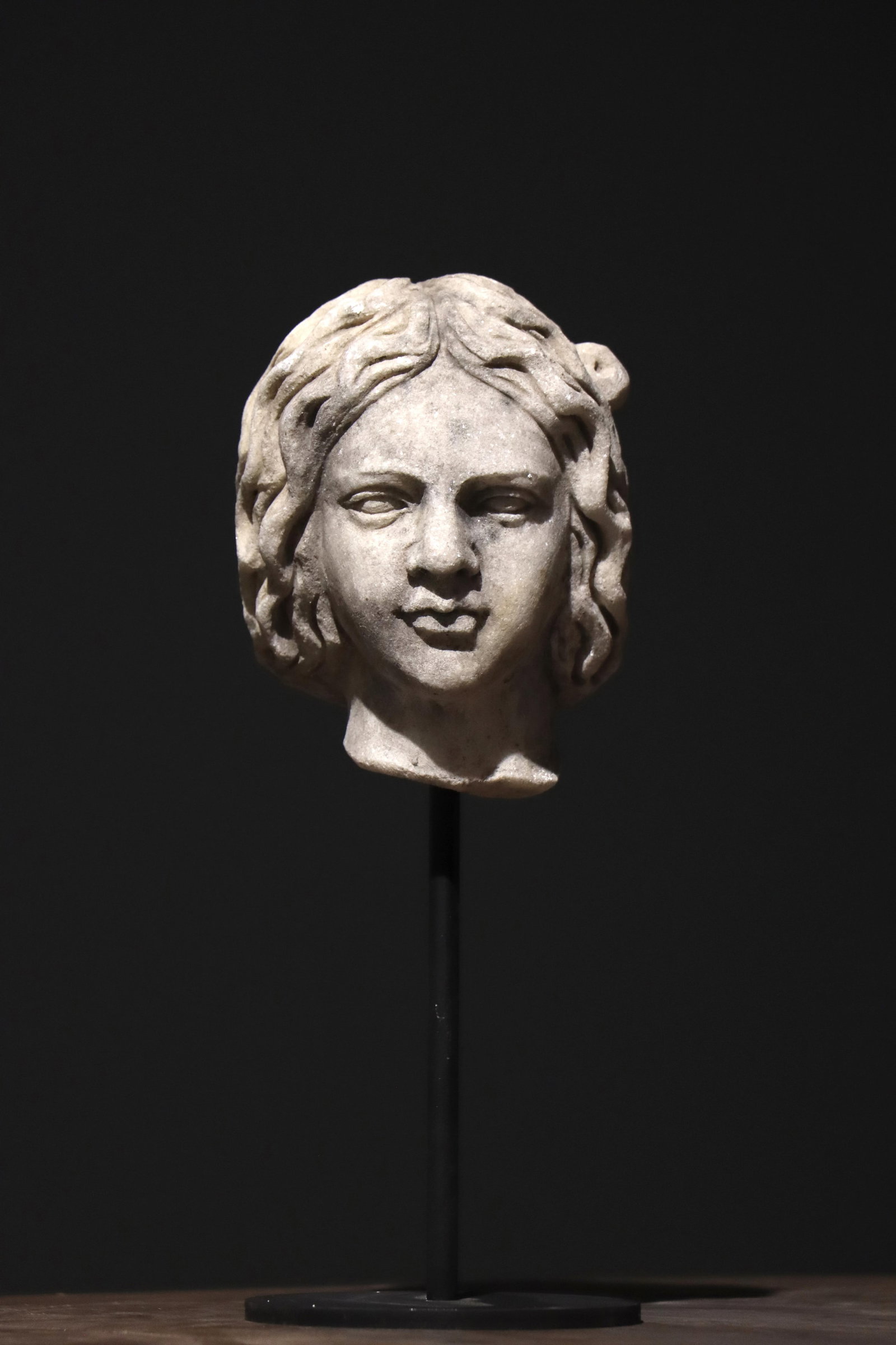 A 3TH-CENTURY ANCIENT GREEK STONE-CARVED HEAD (1 of 6)