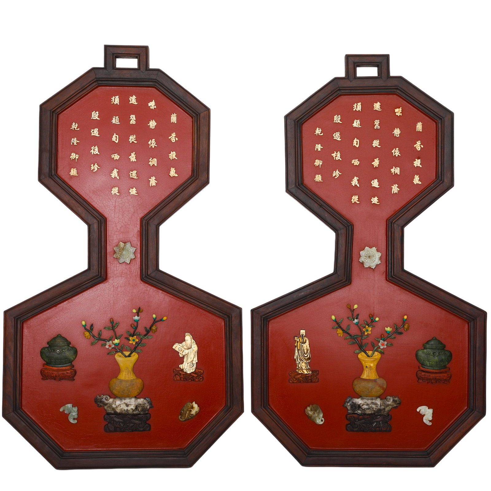 A GOURD-SHAPED HANGING SCREEN IN THE SHAPE OF A RED WOOD FRAME WITH A RED LACQUER FLOOR AND IMPERIAL: H:96cm (37.80in) W:53cm (20.87in) Weight:10000g (22.05lb)This is a pair of gourd-shaped hanging screens in the Qing Dynasty style, framed in red wood with a vermilion lacquer ground featuring a crackl