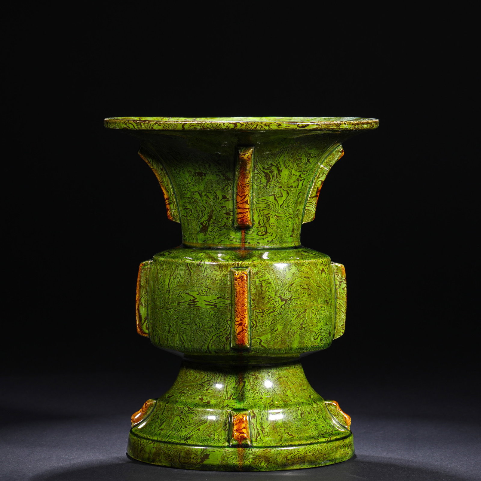 TANG DYNASTY TWISTED BODY GREEN GLAZED HALBERD-SHAPED VASE: H:19.5cm(7.68in)D:16cm(6.30in) This is a twisted-body green-glaze zun vase with projecting ridges, a classic example of Tang-Song Dynasty twisted-body porcelain. It imitates the shape of bronze ritual