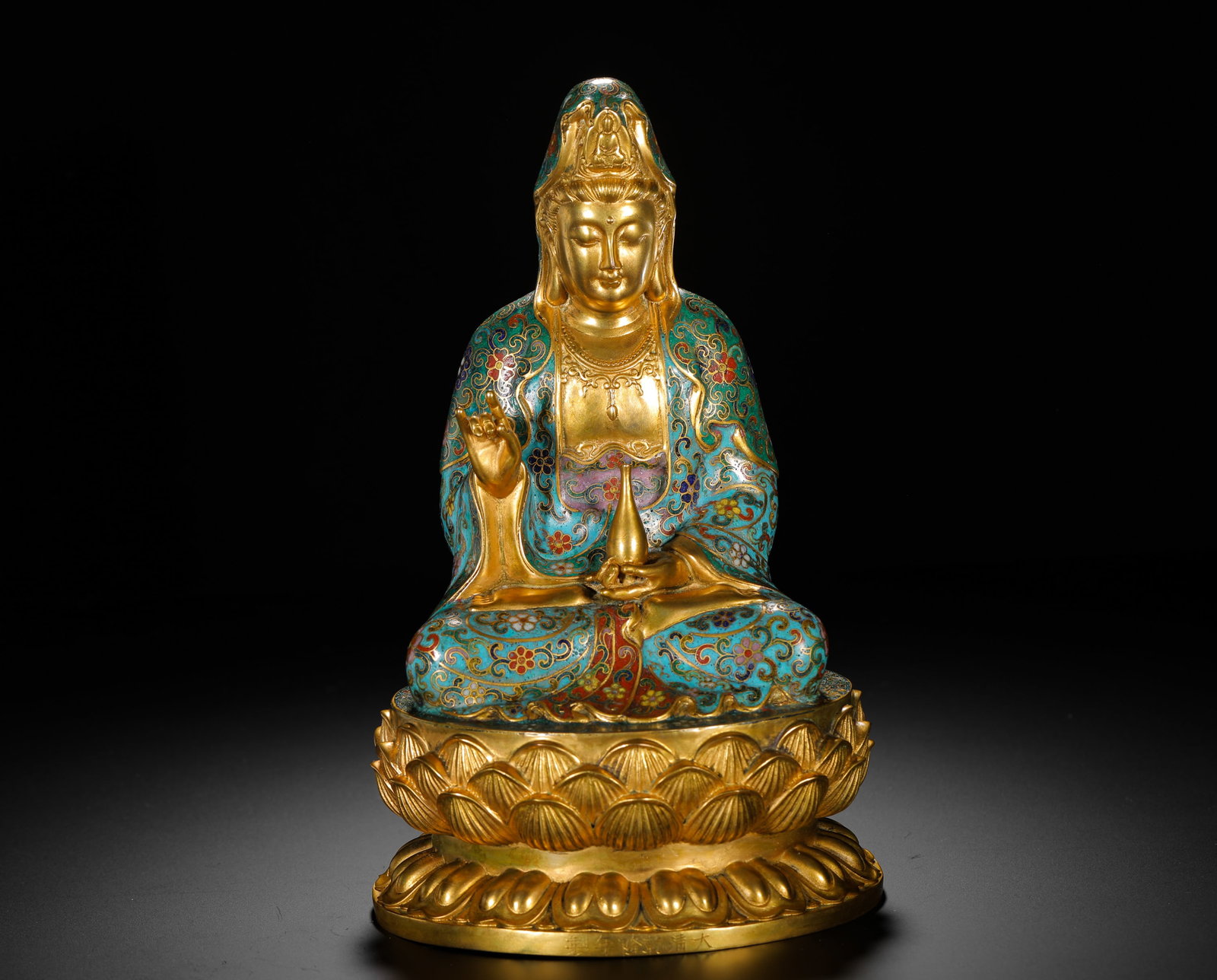 BRONZE GILDED CLOISONNE ENAMEL GUANYIN SEATED FIGURE FROM THE QING DYNASTY: H:22cm (8.66in) W:13cm (5.12in) Weight:1100g (2.43lb)This is a Qing Dynasty gilt bronze cloisonne enamel seated Guanyin statue, featuring exquisite craftsmanship and gorgeous colors. The Guanyin has a