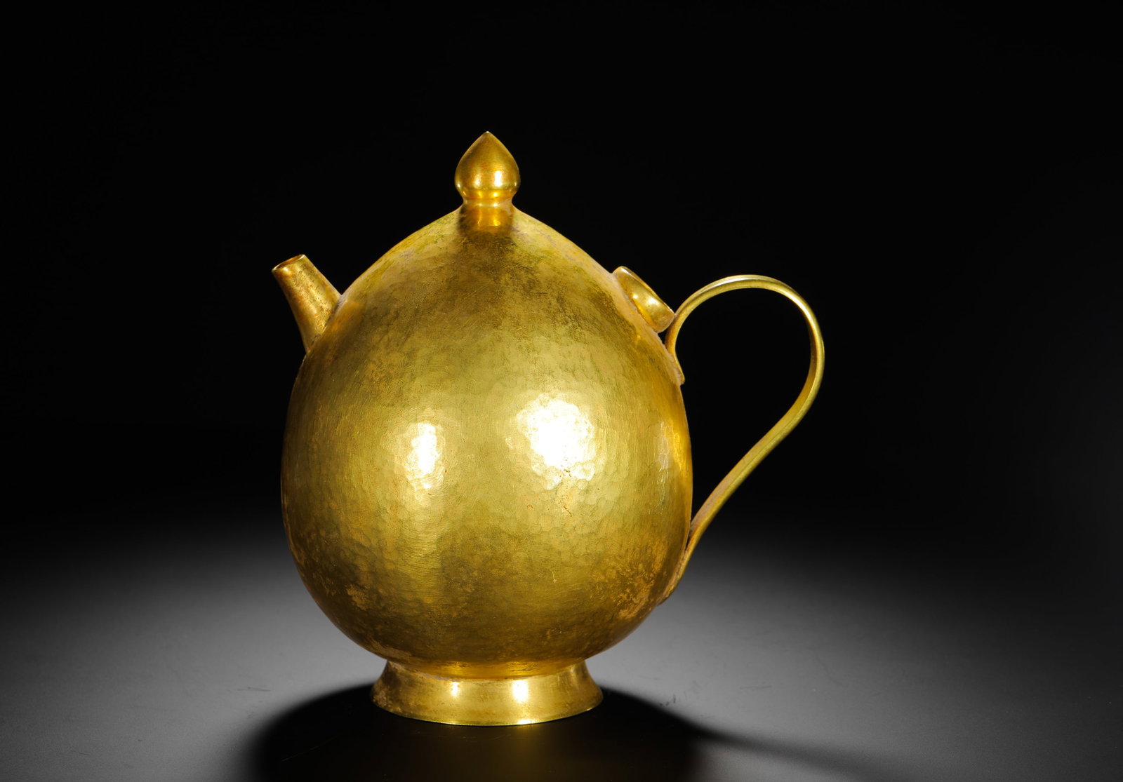 TANG DYNASTY PURE GOLD MELON-SHAPED EWER (1 of 10)