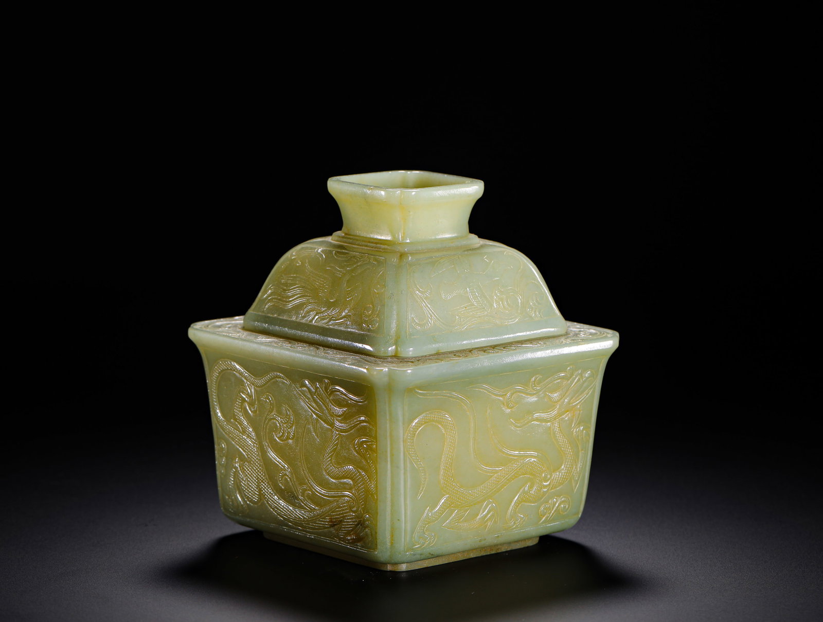 TANG DYNASTY HETIAN JADE DRAGON AND PHOENIX PATTERN SQUARE LID BOX (1 of 12)