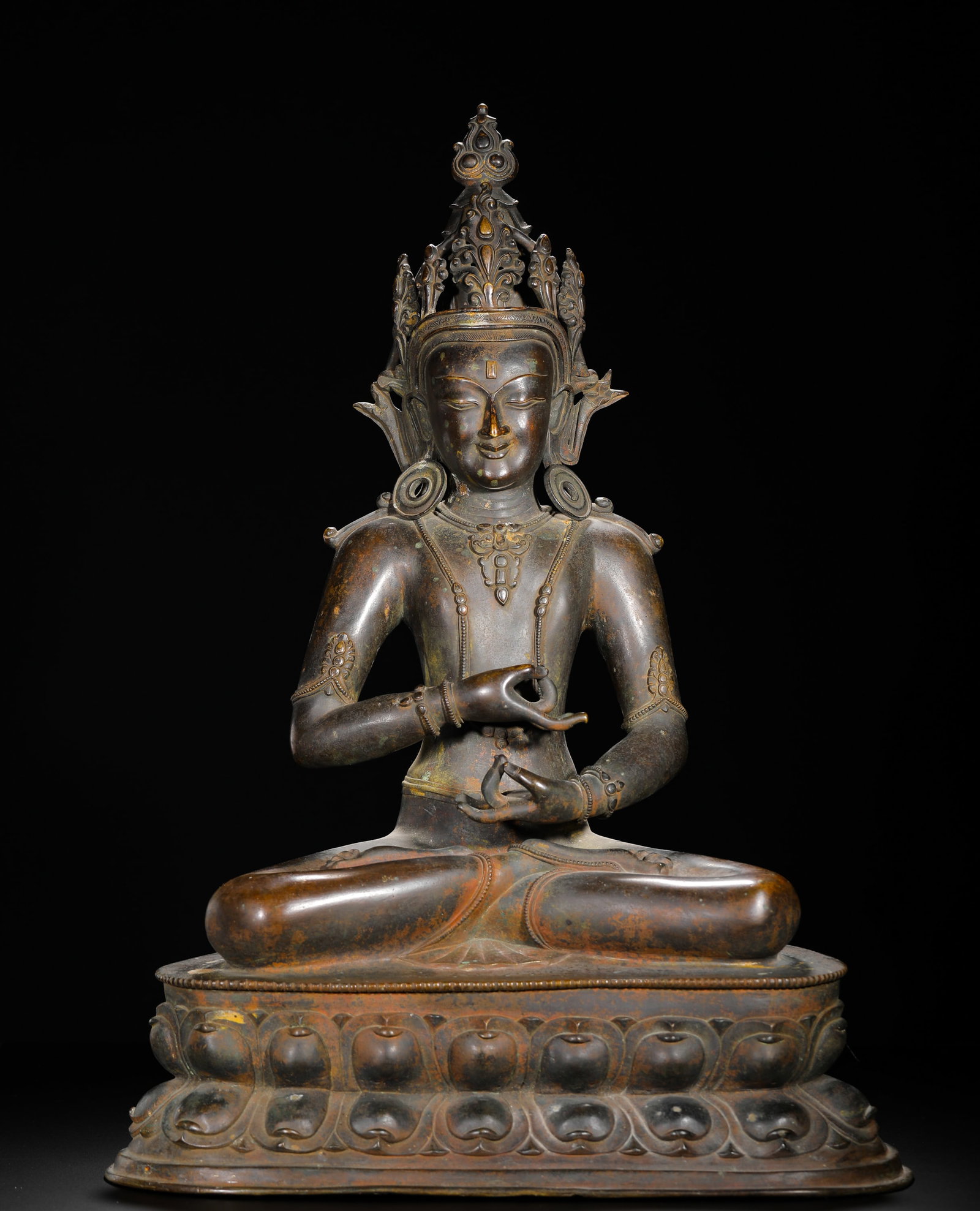A BRONZE SITTING STATUE OF THE BUDDHA OF INFINITE LIFE FROM THE QING DYNASTY: H:55cm (21.65in) W:38cm (14.96in) Weight:8430g (18.58lb)This is a Qing Dynasty bronze seated statue of Amitayus in the Tibetan Buddhist style, featuring exquisite craftsmanship and a rich patina. The 