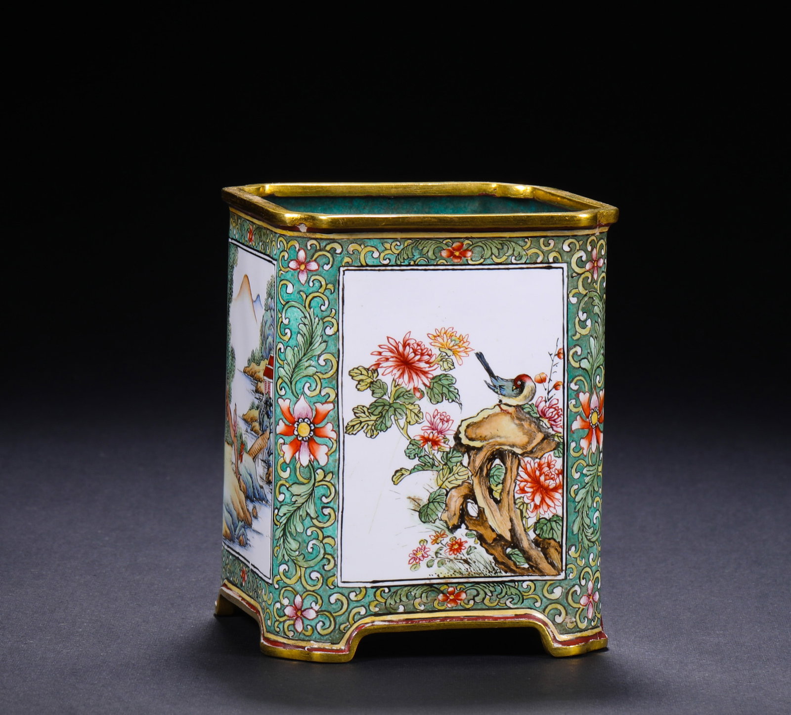 QING DYNASTY QIANLONG COPPER-PAINTED ENAMEL PEN HOLDER: H:8.8cm(3.46in) W:7.2cm(2.83in) Weight:310g(0.68lb)Painted enamel on copper brush pot is a top imperial scholarly treasure made by the imperial workshop during Kang-Yong-Qian period. Integrating premi
