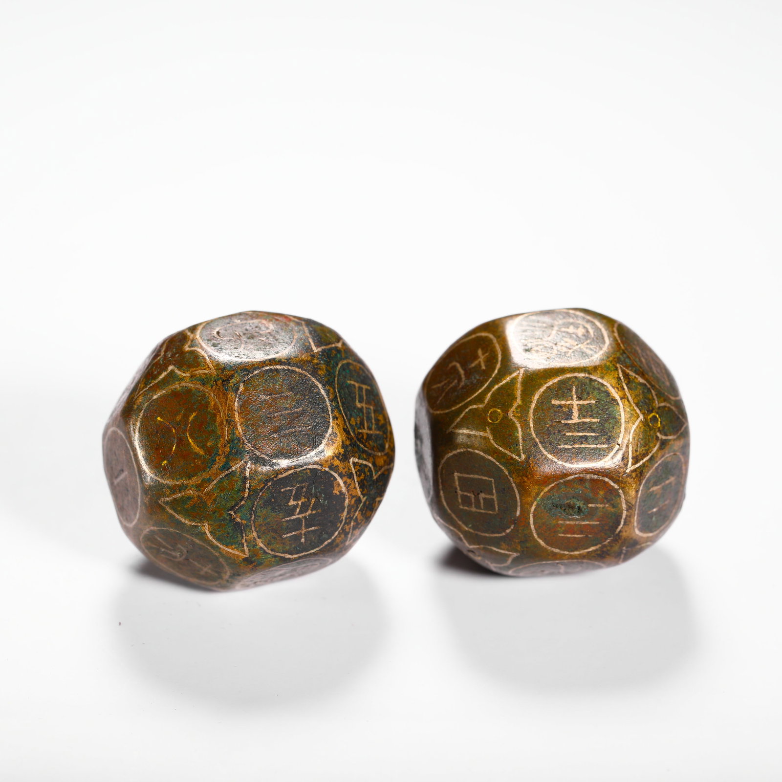 GOLD INLAID BANK WINE DICE OF THE HAN DYNASTY: D:3.2cm (1.26in) Weight:260g (0.57lb)